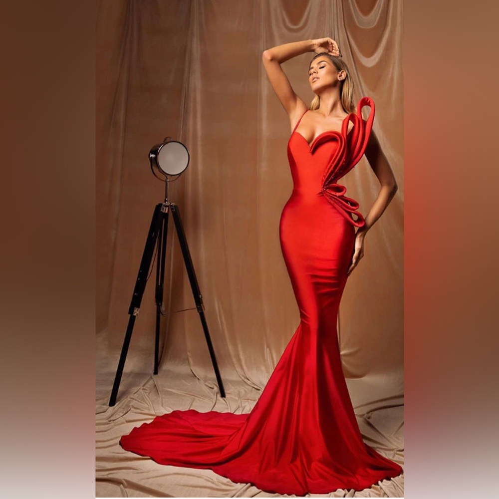 Elegant Half-Heart Detail Dress